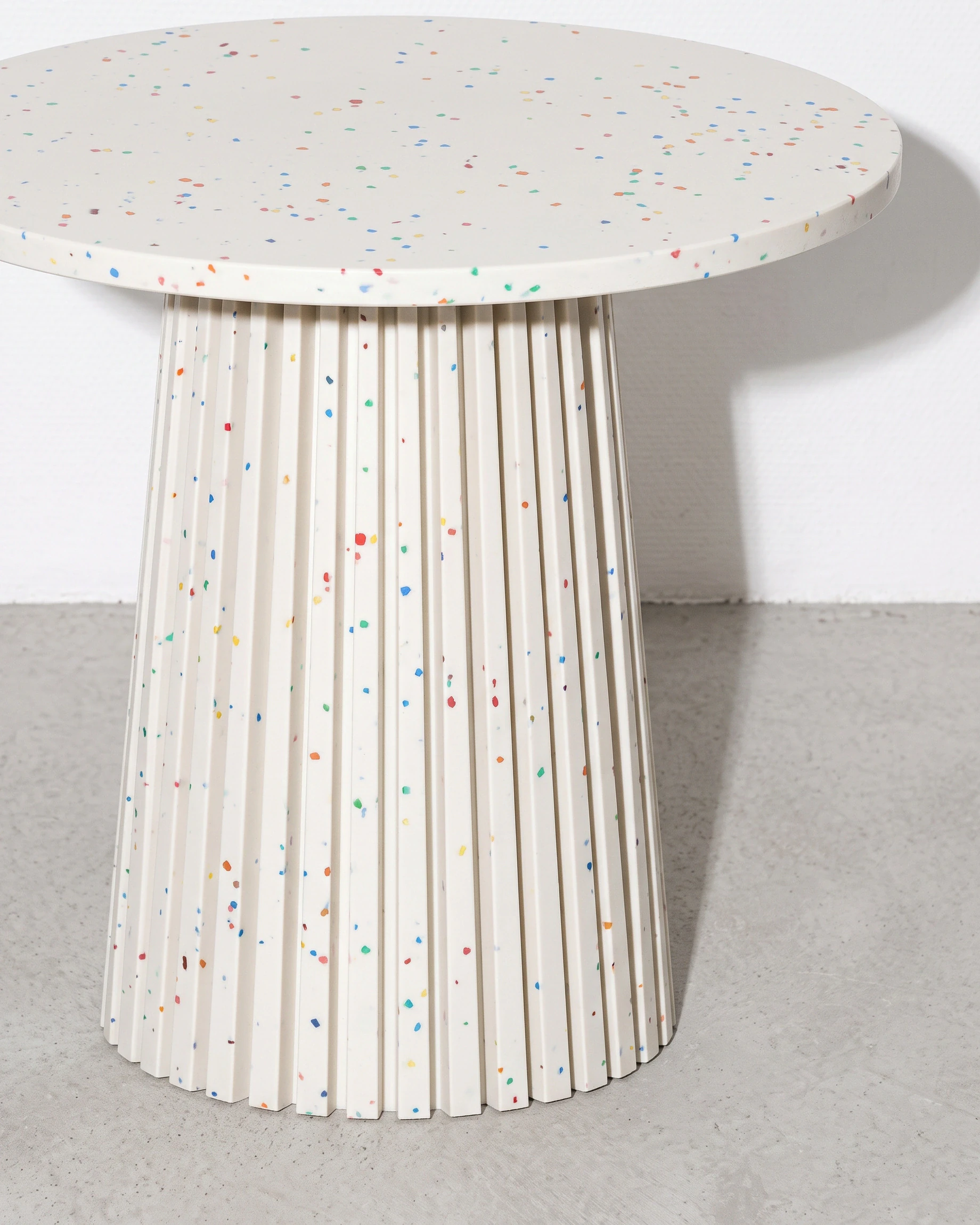 Sculptor, cone-leg table Ø60 × 55, white, colour flecks: front right view