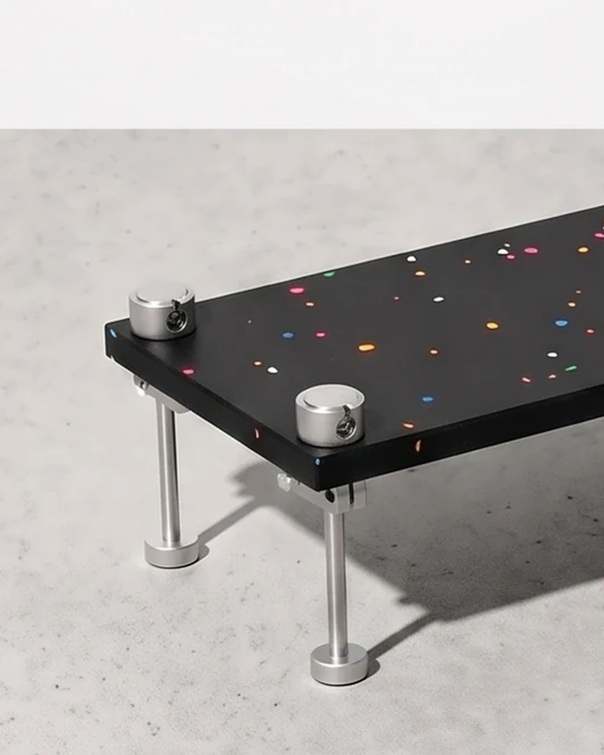 Shopkeeper, step riser 50 × 15, black, colour flecks: base close-up