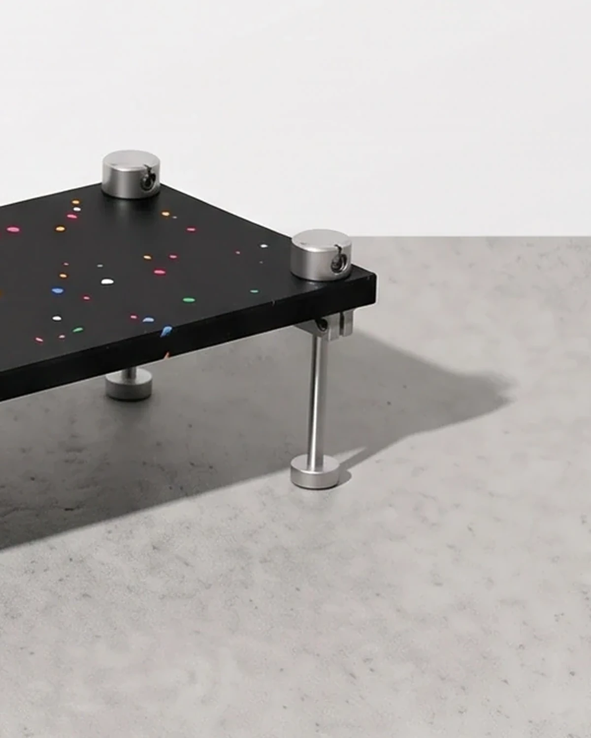 Shopkeeper, step riser 50 × 15, black, colour flecks: top corner close-up