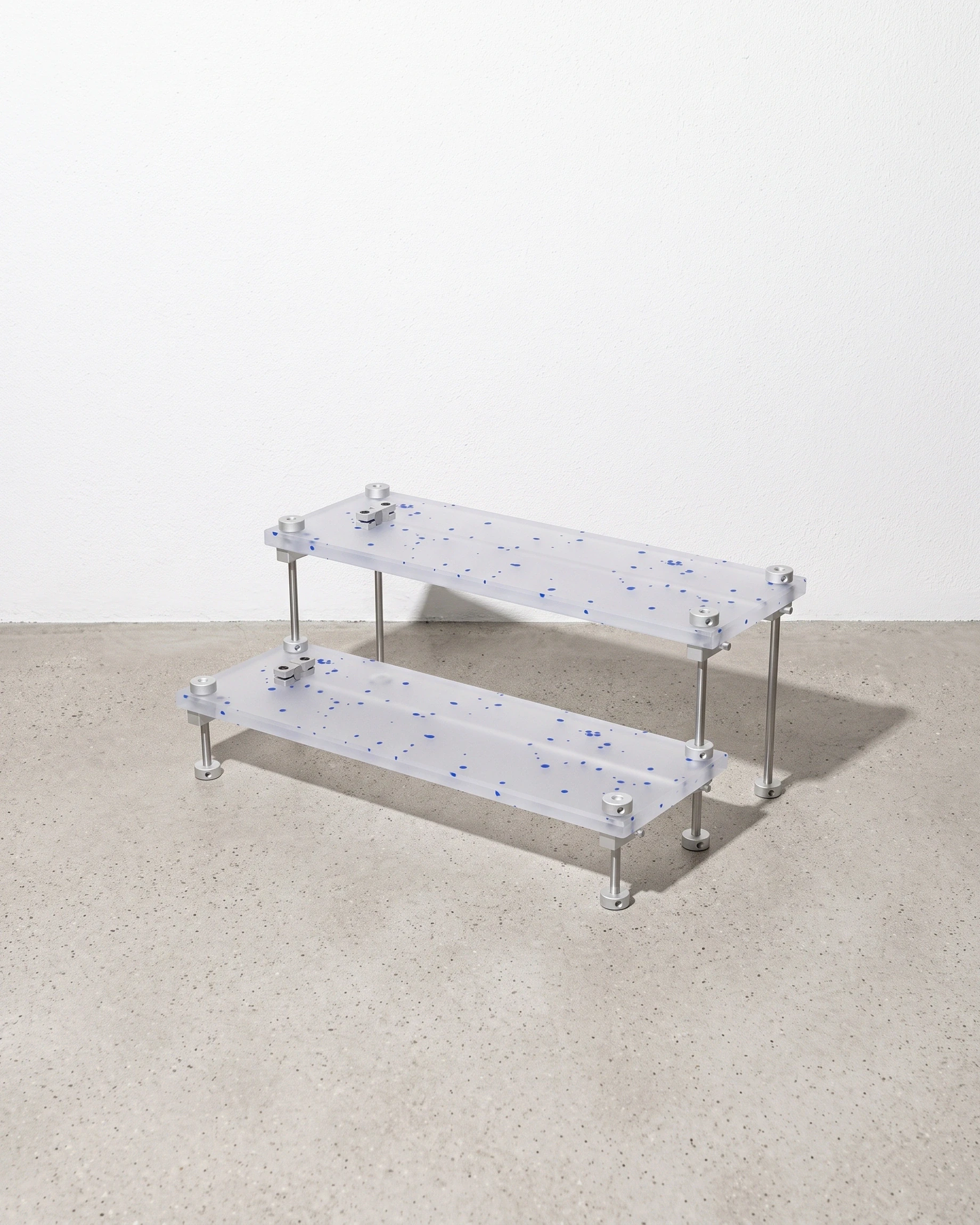 Florist, two-step riser 40 × 14, clear, light-blue flecks: front right view