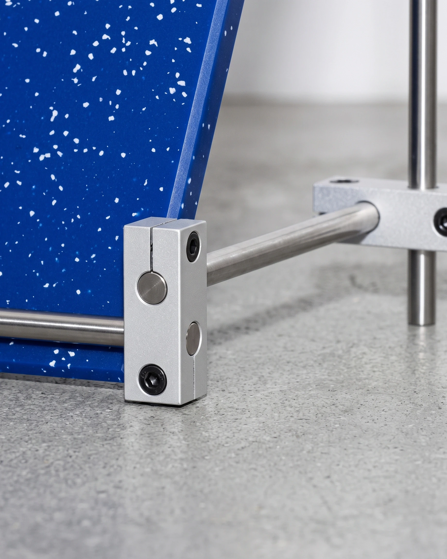 Compère, menu stand A4, blue, white flecks: joint close-up