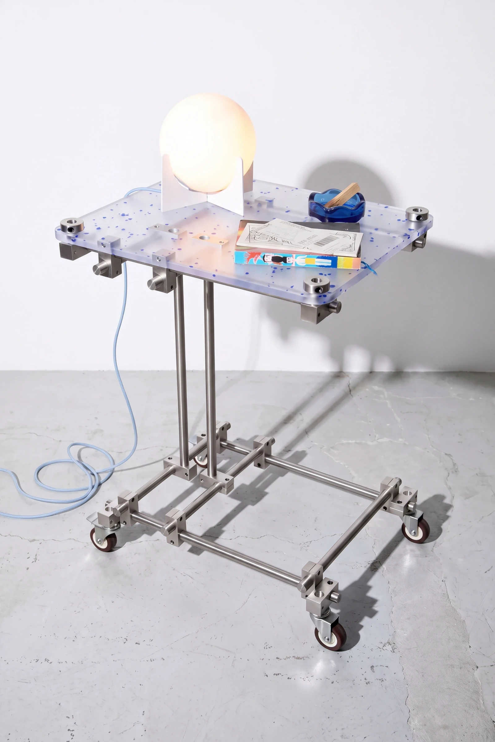 Neighbour, side table 500, clear, light-blue flecks