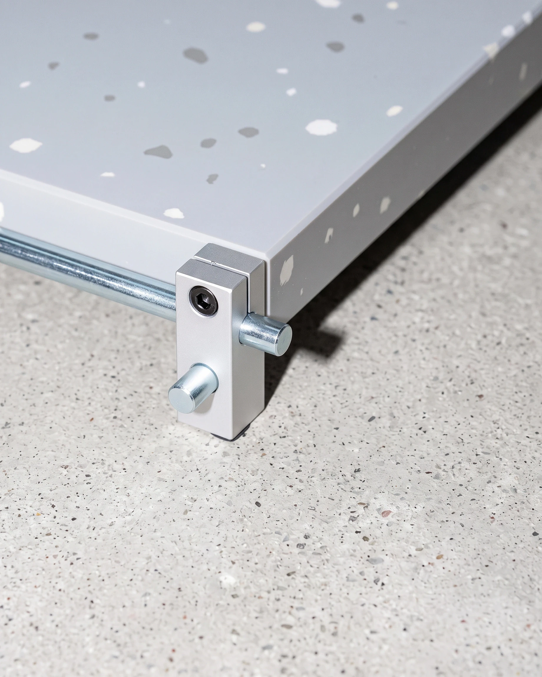 Baker, organiser 32 × 22, grey, white flecks: joint close-up