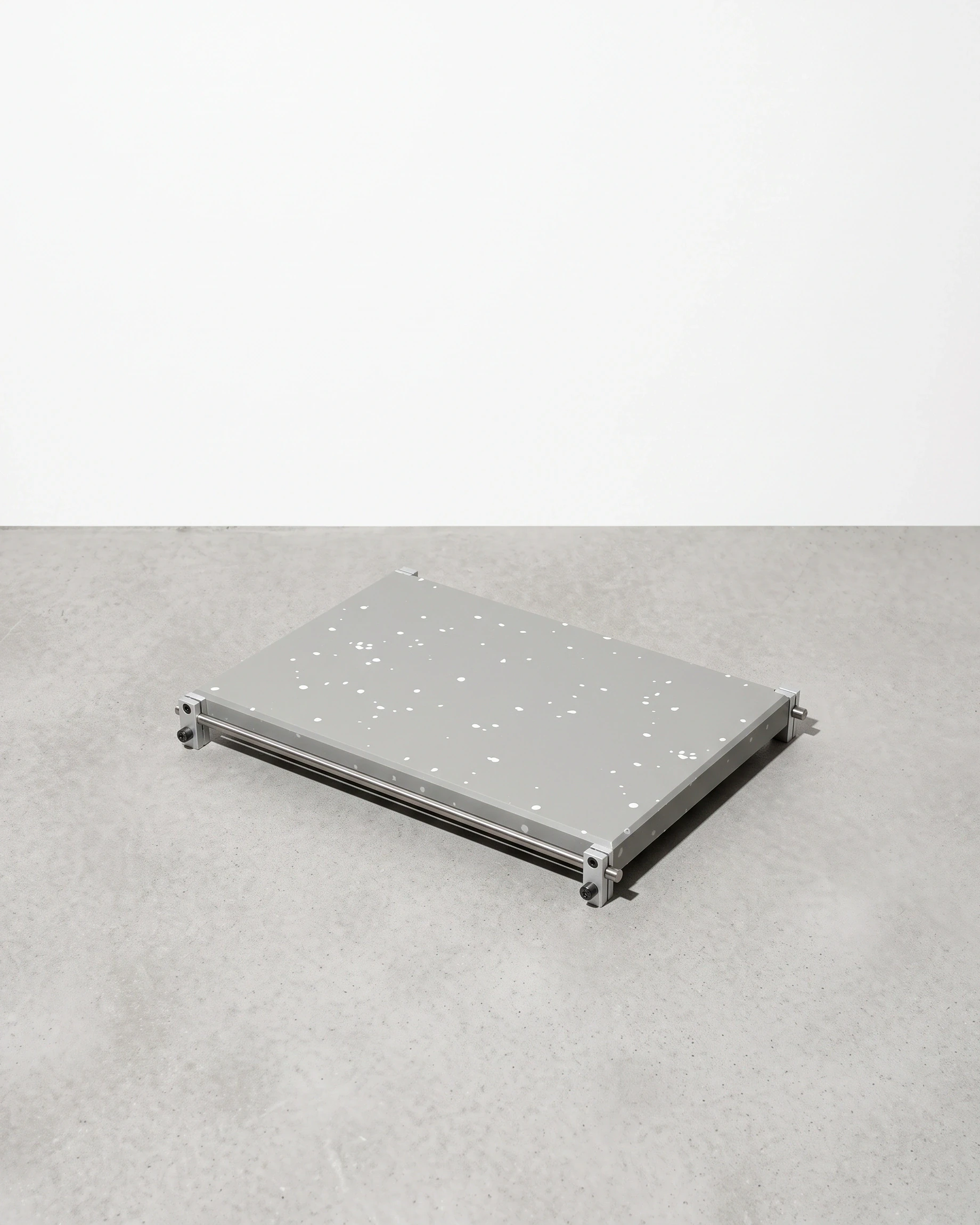 Baker, organiser 32 × 22, grey, white flecks: front right view