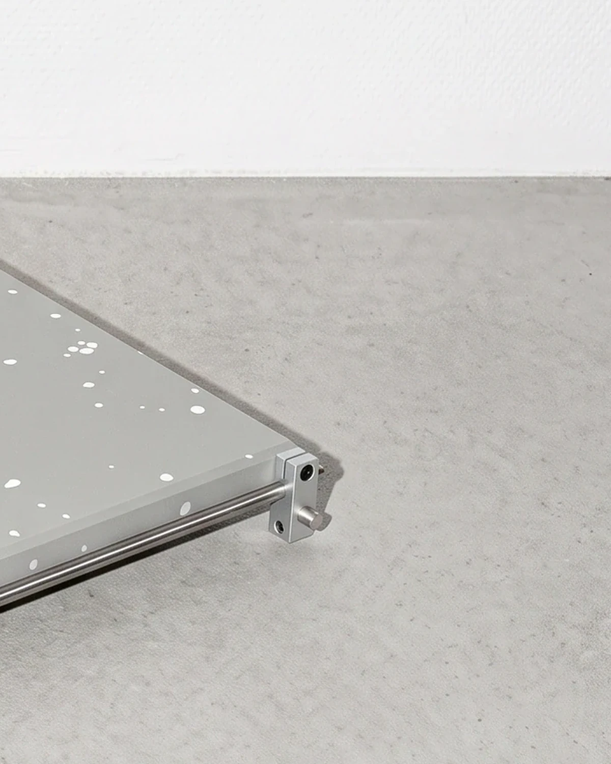 Baker, organiser 32 × 22, grey, white flecks: top corner close-up