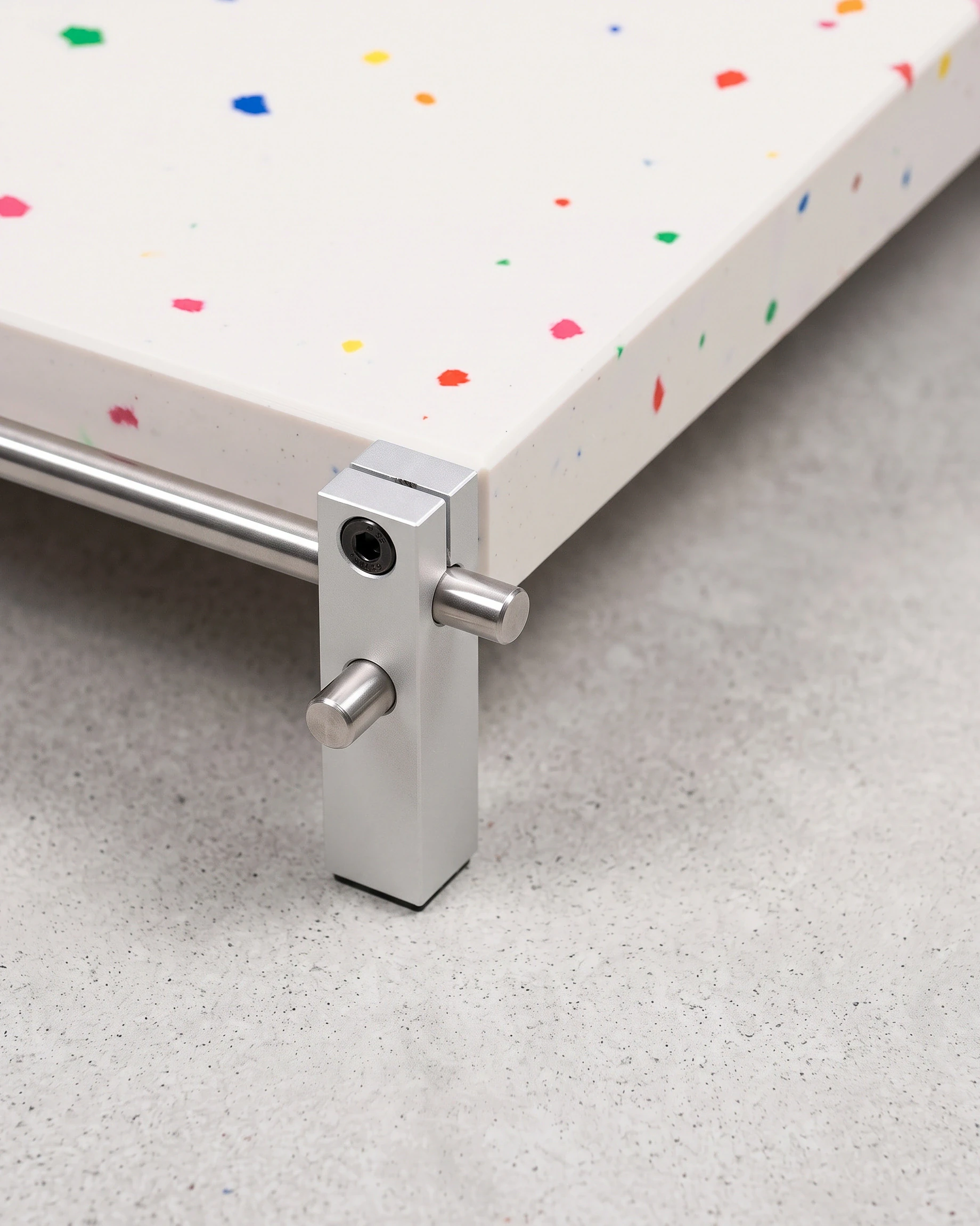 Confectioner, organiser 24 × 16, white, colour flecks: joint close-up