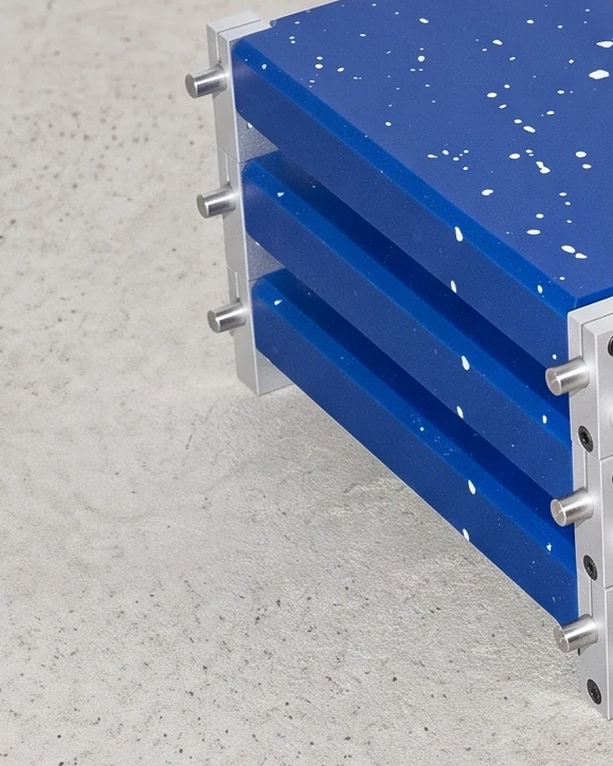 Sommelier, three-tier organiser 24 × 16, blue, white flecks: base close-up