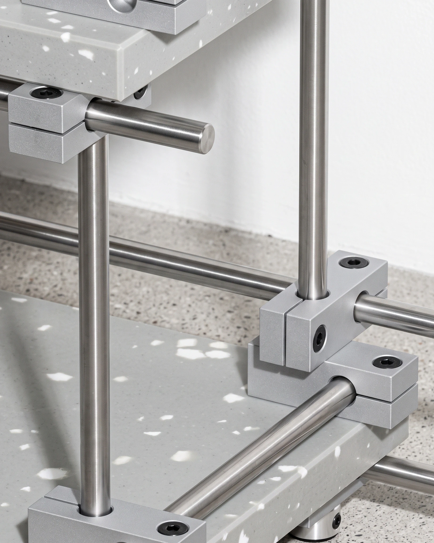 Chemist, two-level shelf 35 × 12, grey, white flecks: joint close-up
