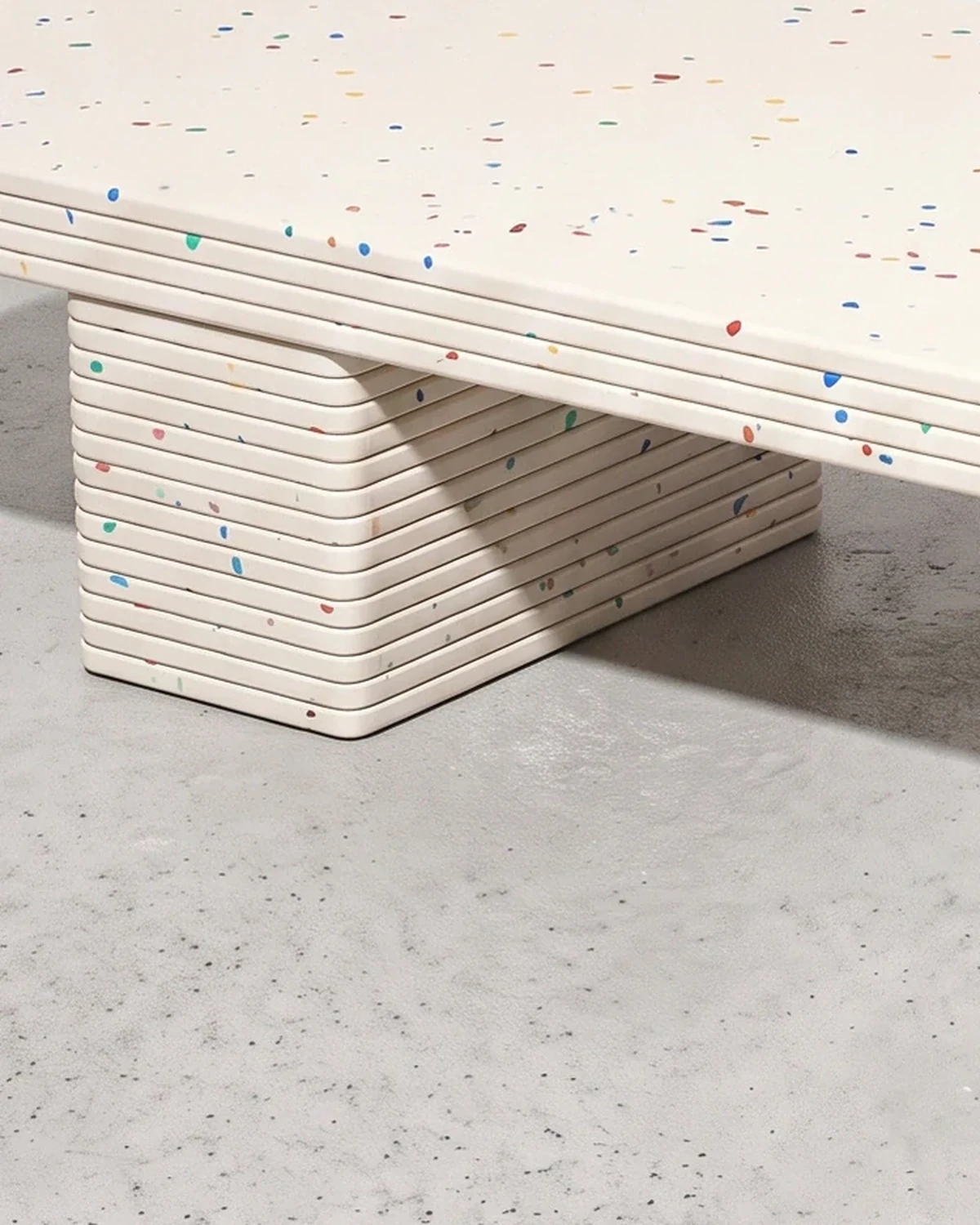 Psychologist, daybed 180 × 75 × 40, white, colour flecks: base close-up